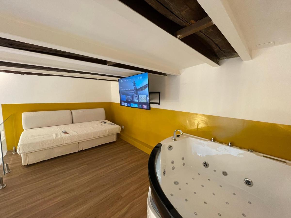 Tutt 'E Sant Luxury Rooms Naples Exterior photo